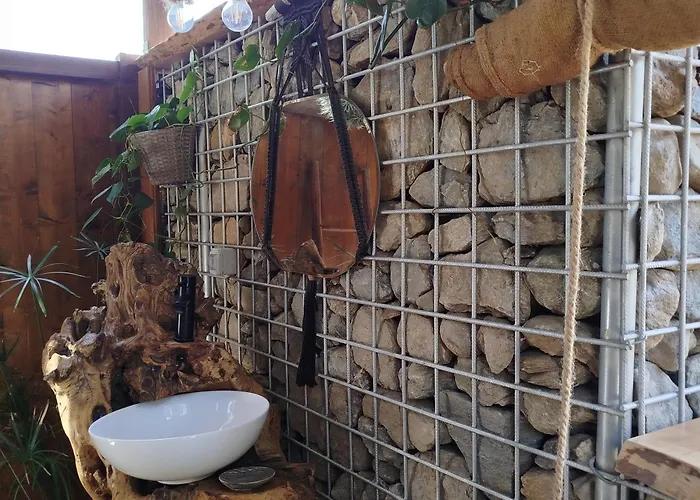 Alojamento de Acomodação e Pequeno-almoço The Treehouse - Casa Sull'albero Al Golden Camp Falerna